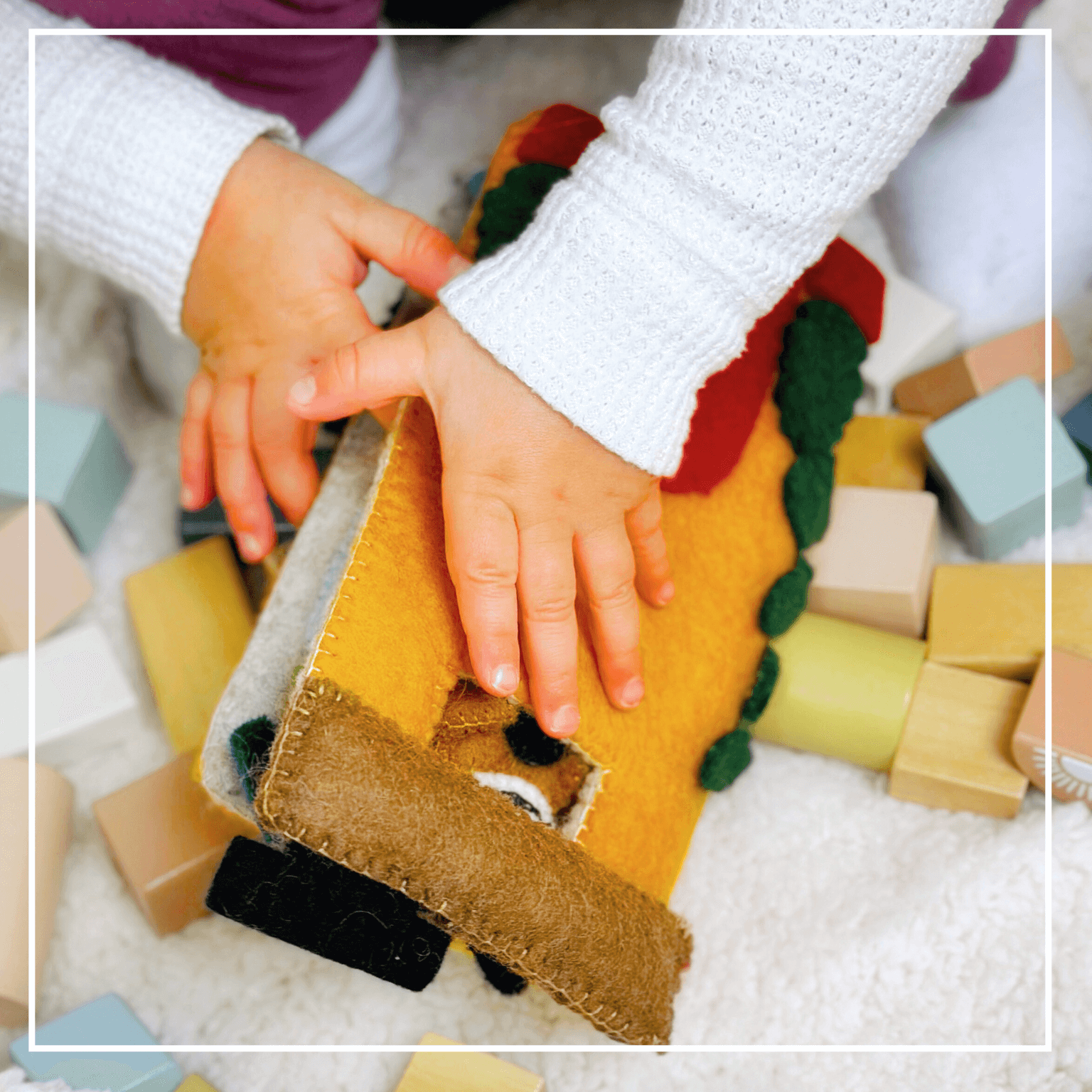 Pet Pals Finger Puppet Set - Dog, Cat & Hamster with House Ages 3+