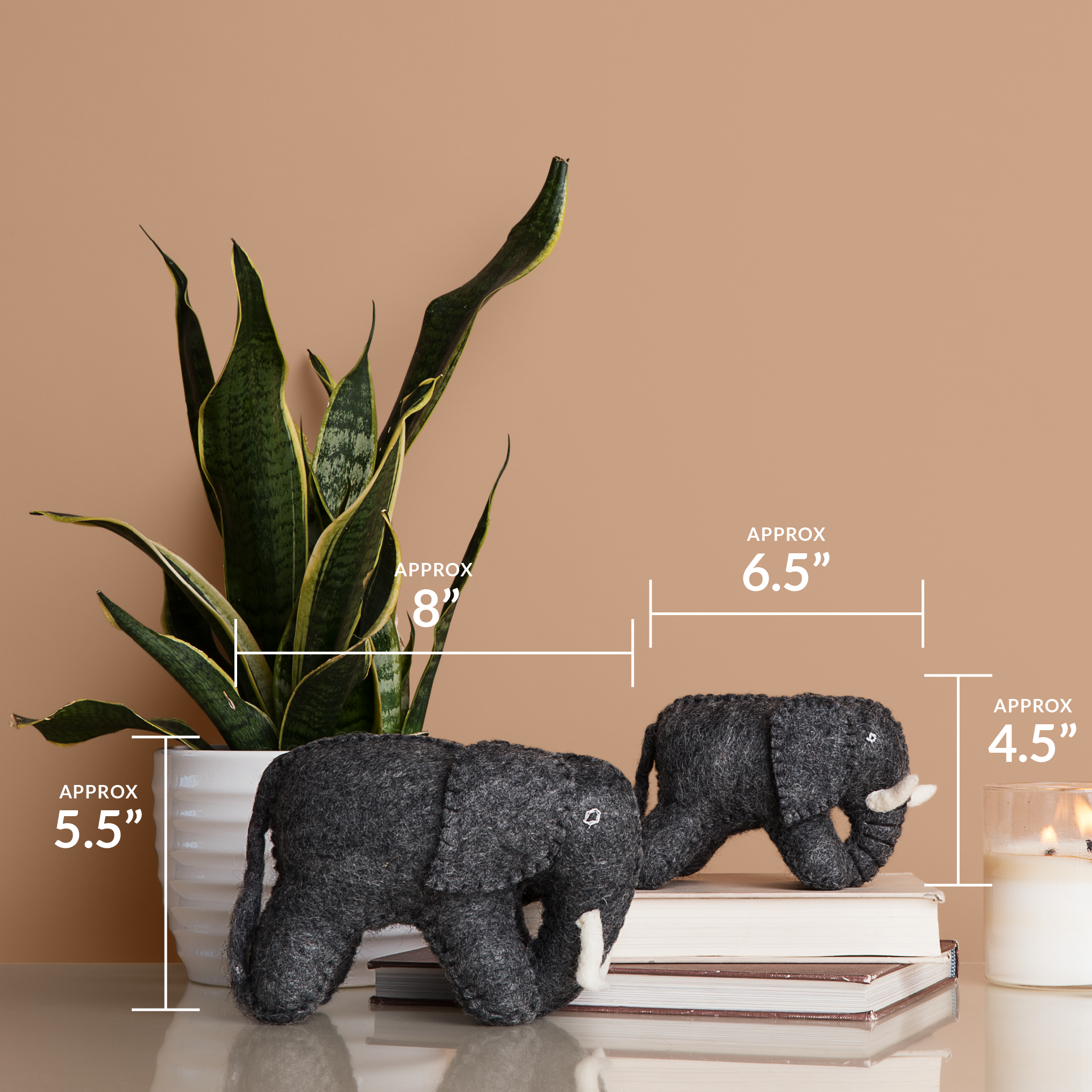 Mom elephant is just a bit bigger than baby elephant in this elephant nursery decor set.