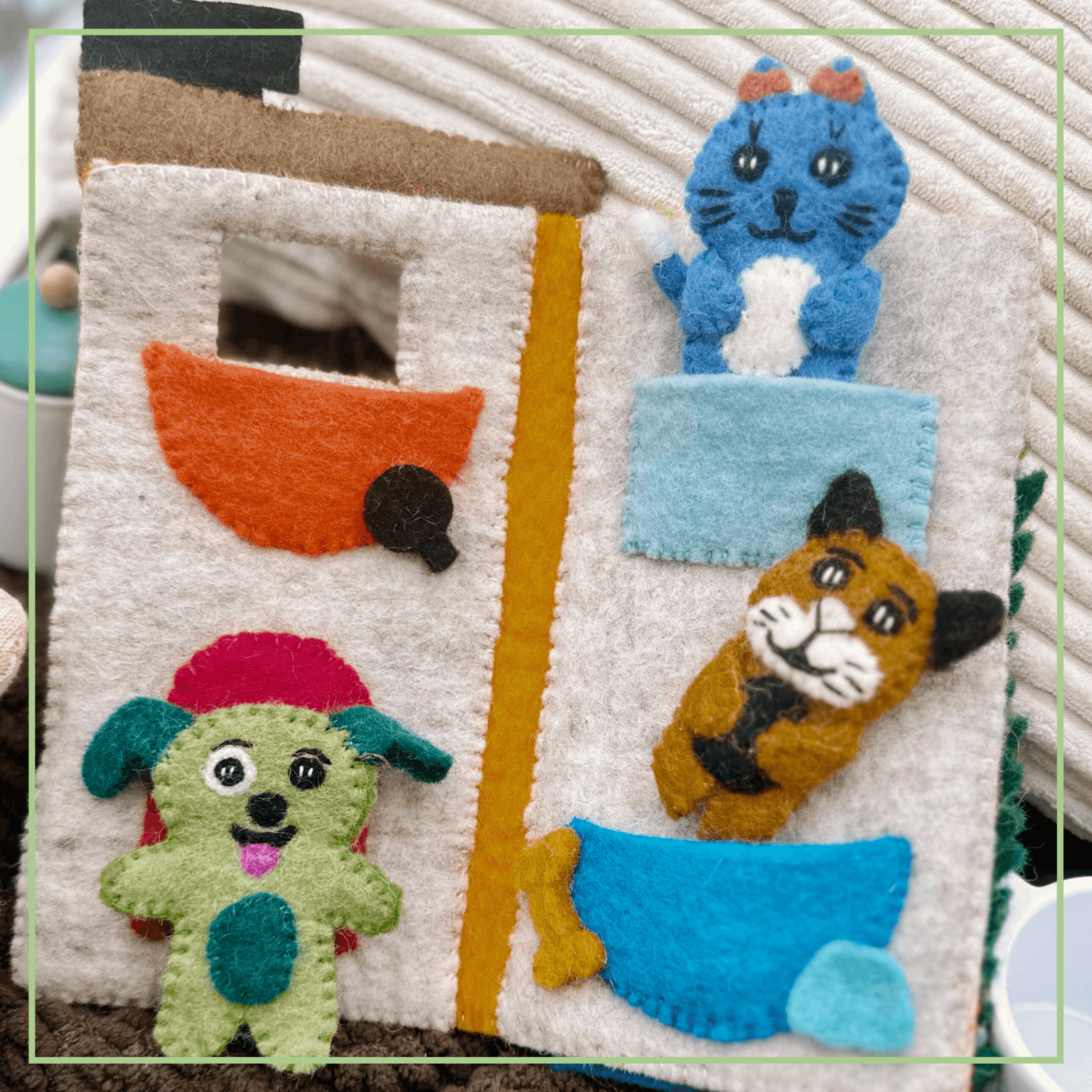 OmaOmaOma! Pet Friends Adventure Travel Set - 3 Wool Finger Puppets & House 3y+