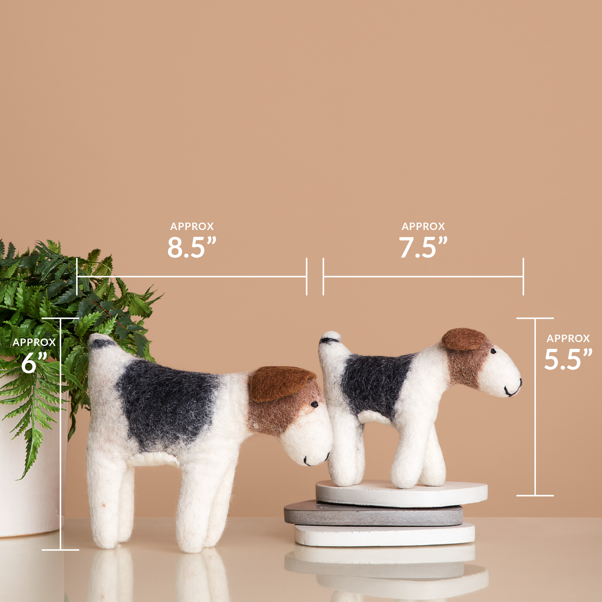 The wool dog duo has two dogs that are slightly different sizes. You can see the measurements in the image.