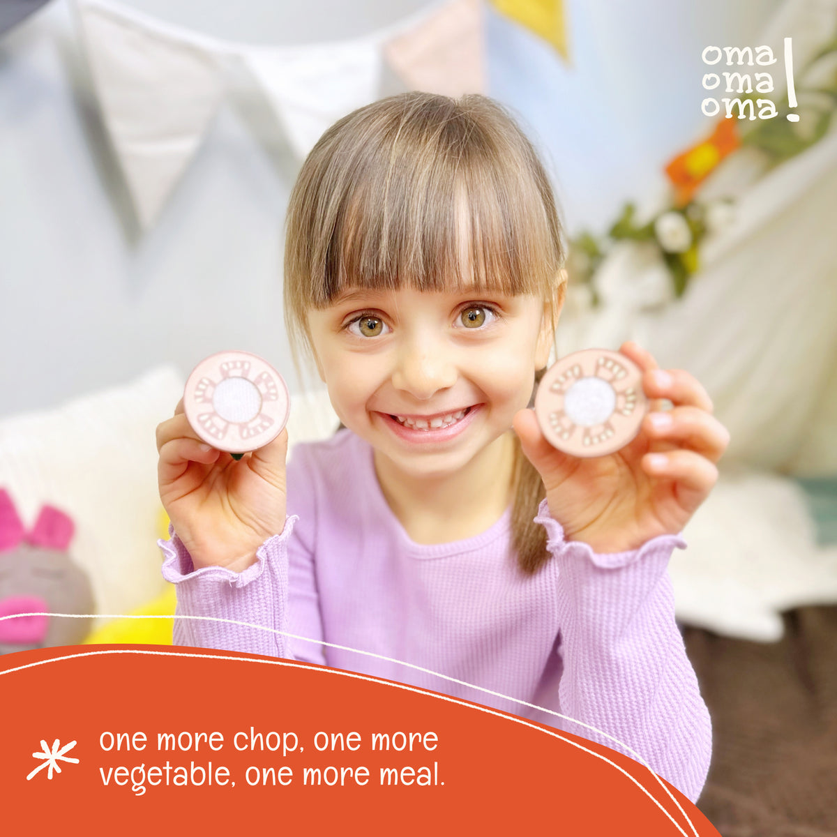 Smiling child playing witha vegetable in the OmaOmaOma cutting set — Montessori practical-life play
