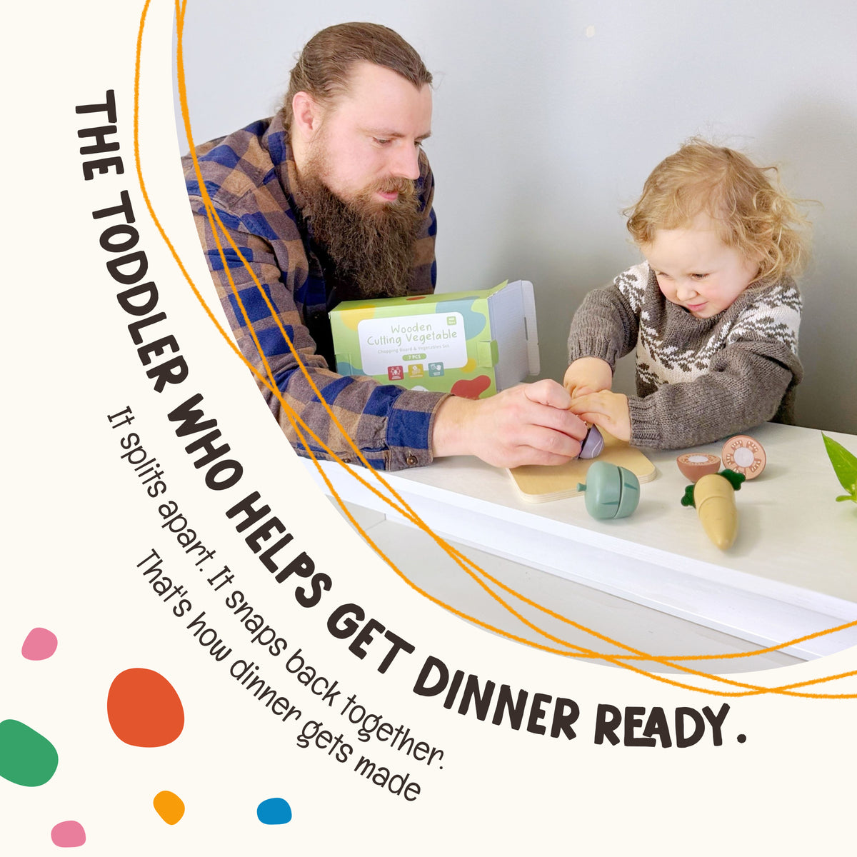 Parent and toddler pretend-cooking together with the OmaOmaOma wooden vegetable cutting set